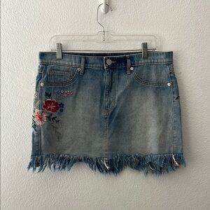 Express Embroidered Floral Mini Skirt Casual Jean Raw Hem Distressed